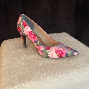 Seychelles Size 9, 3 1/2” Heel, Floral Pump
